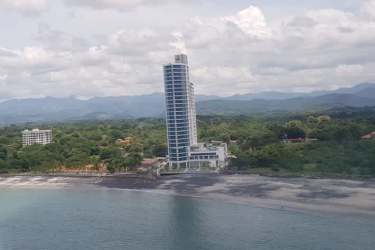 Oceanfront 1BR Condo Royal Palm Playa Gorgona