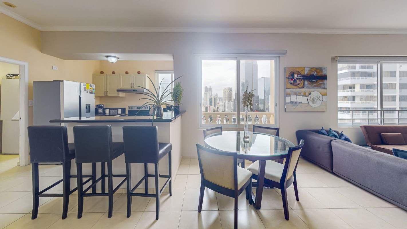 Bedroom with ensuite bath, walk-in closet and bay views PH Vista Marina Avenida Balboa Panama City