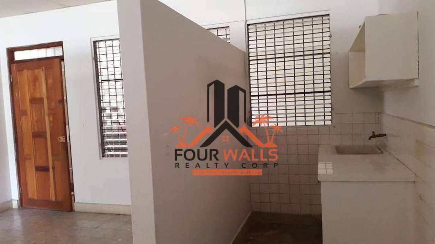 Compact modern kitchen with appliances in PH Cosmopolitan Tower Obarrio Panama