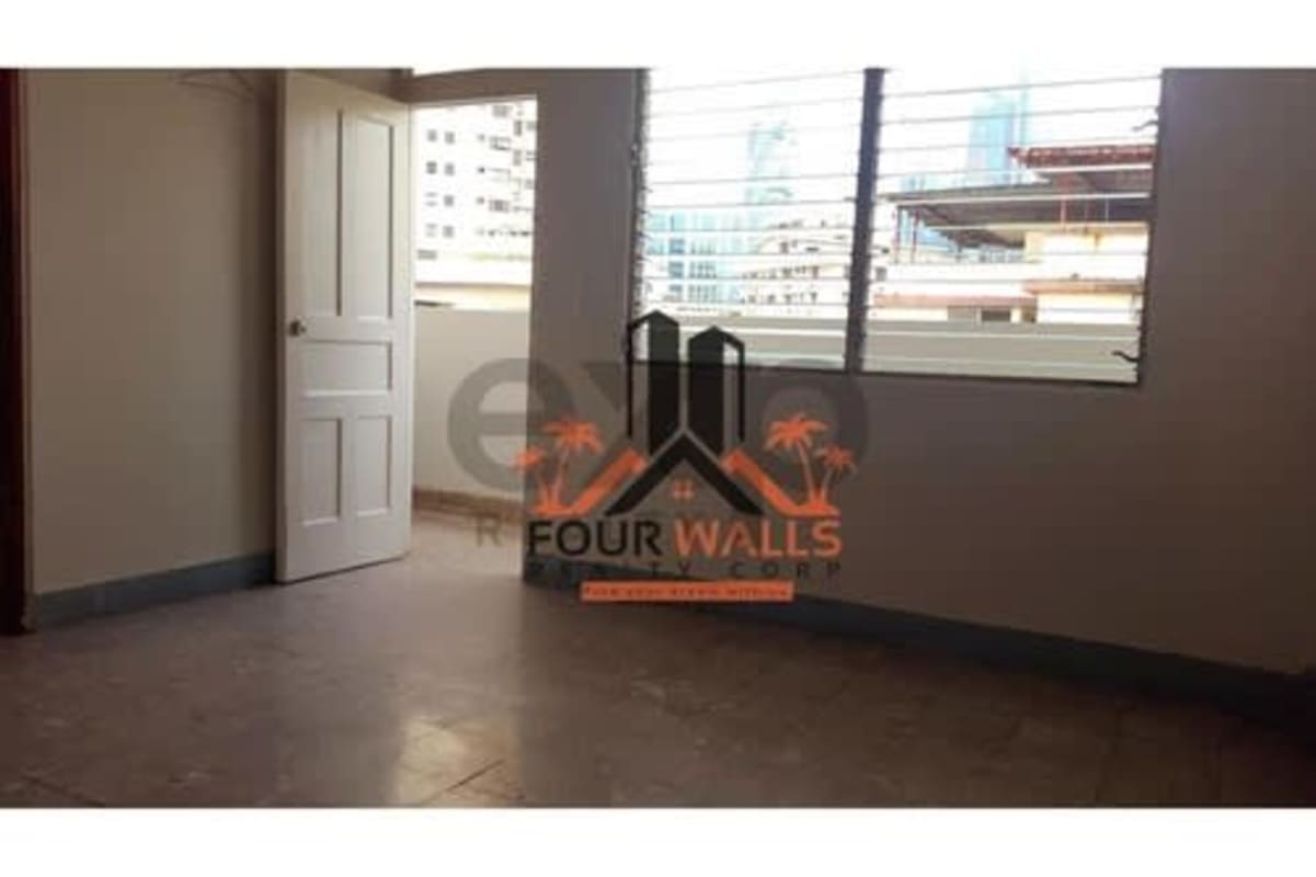 Basic compact kitchen with tiled backsplash and cabinetry PH Obarrio Panama City