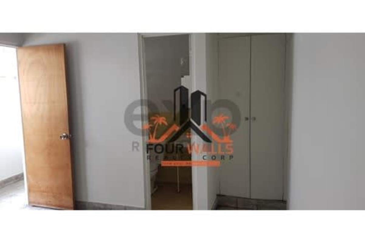 Bedroom with ensuite bath walk-in closet PH Obarrio Panama City condo