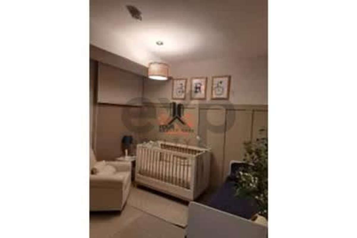 Nursery or guest room with crib, neutral palette, and modern furnishings at PH Victory Wellness Coco del Mar Panama