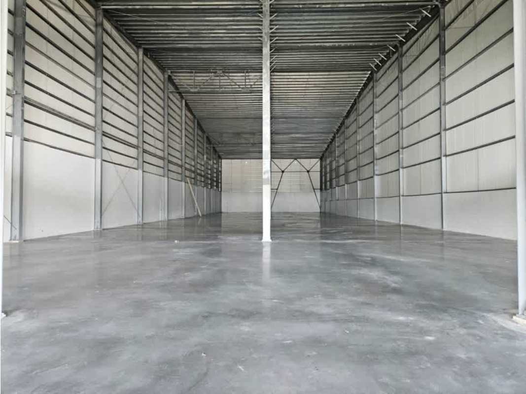 Industrial warehouse interior with high ceiling, metal walls, concrete flooring in Panama City