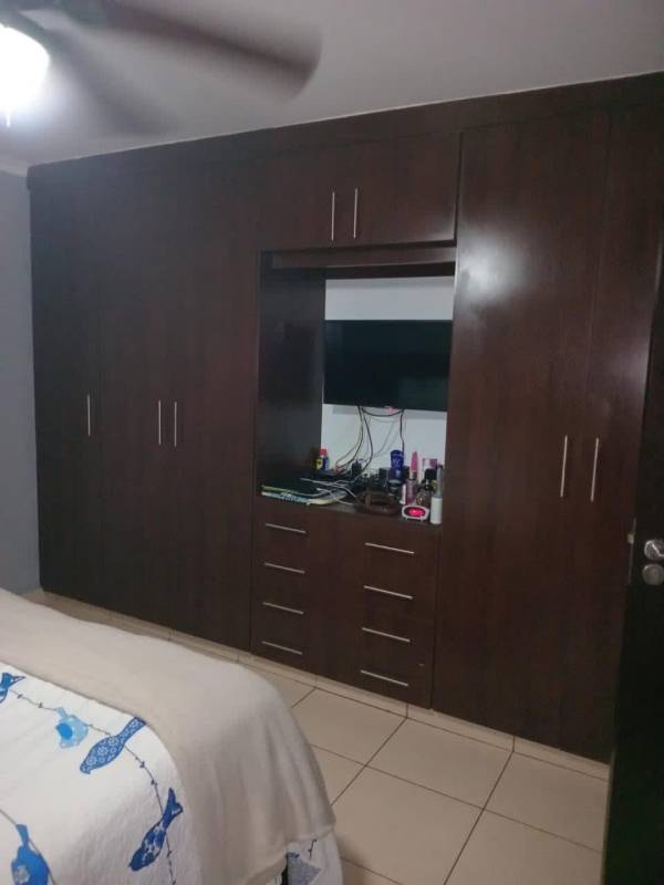 Bedroom with wooden closet TV built-in ceiling fan PH Dos Mares Tower Panama