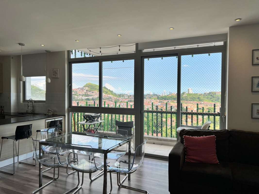 Spacious bedroom with panoramic window mountain city views PH 4 Horizontes Condado del Rey