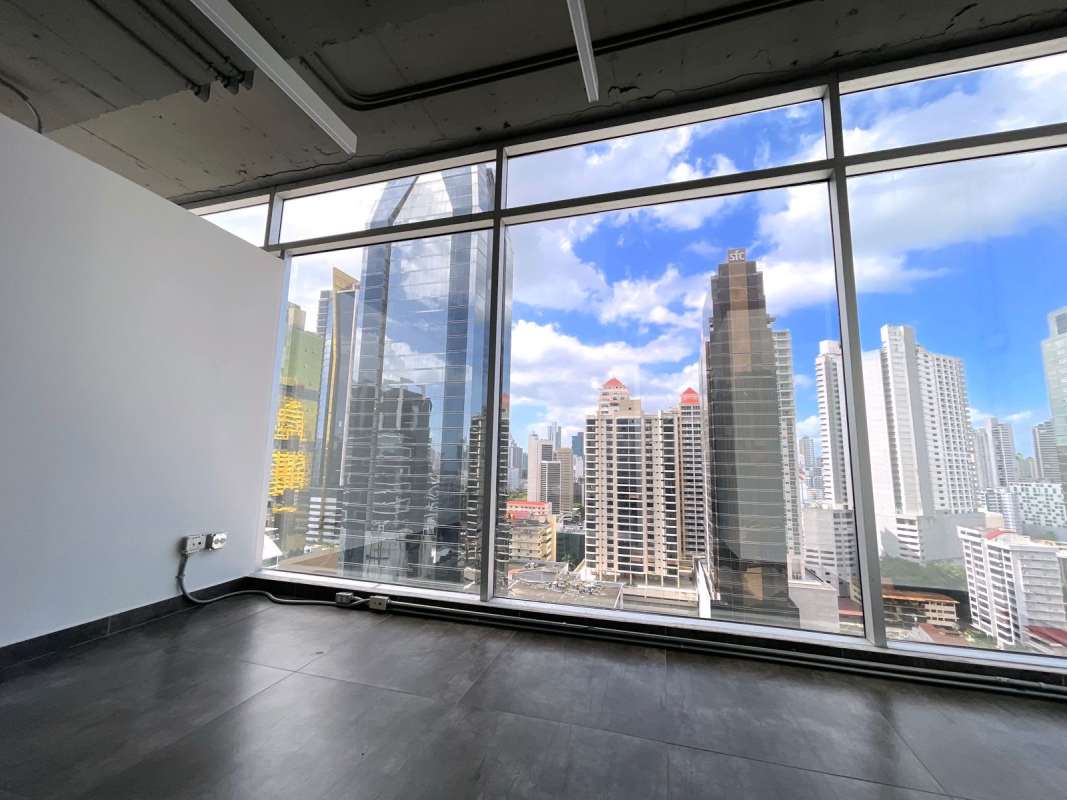 Industrial style open commercial unit with glass walls PH BICSA Tower Panama