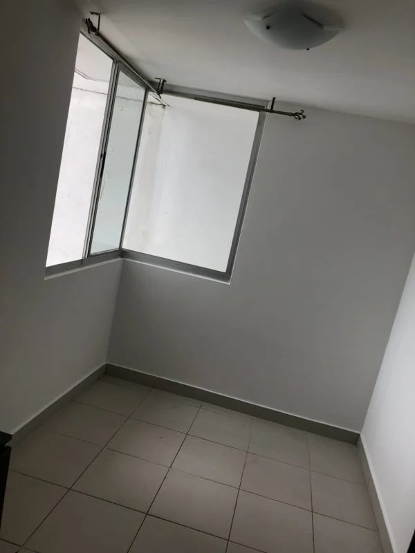 Bathroom with tiled walls, pedestal sink and walk-in shower in PH Central Park Tower Panama