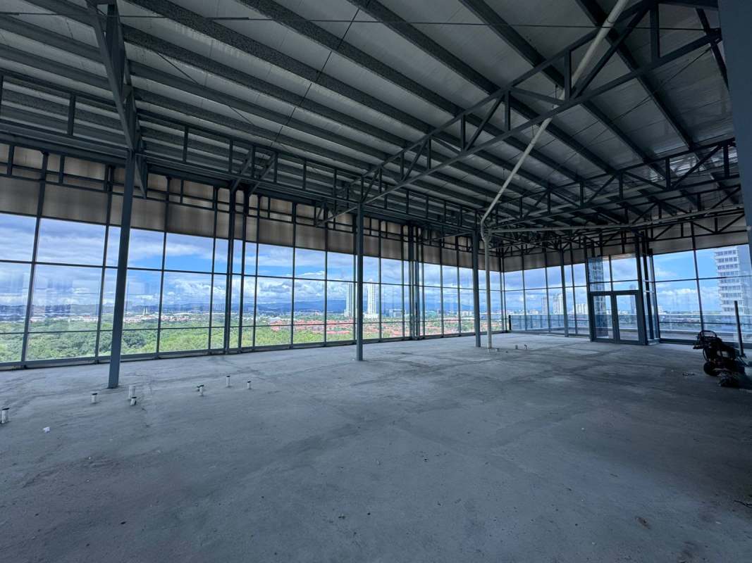 Grey shell unfinished office with full height windows overlooking ocean and city skyline in Costa del Este