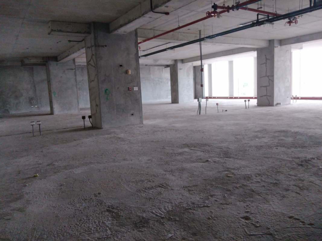 Commercial leasing space with exposed concrete and panoramic windows PH BICSA Tower Calle 50