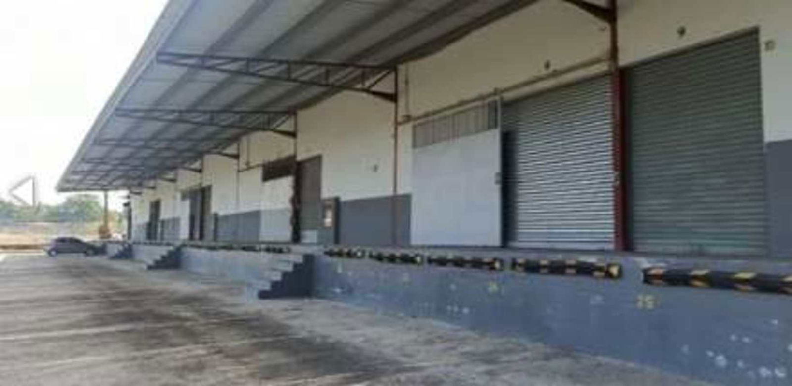 Industrial galera ramp with covered loading dock Juan Díaz Panama
