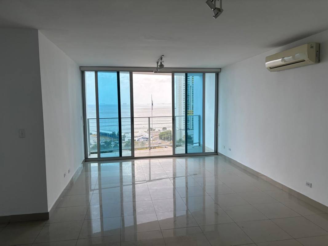 Bedroom with panoramic ocean and skyline view Coco del Mar PH Serenity at the Bay Panama