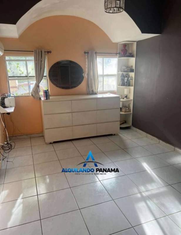Bedroom with large windows, built-in shelves and closet house for sale Panama Condado del Rey