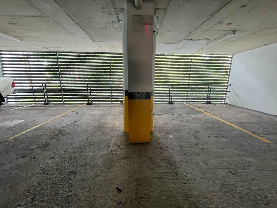 Spacious master bedroom with built-in closet large window PH Park Lane Panama