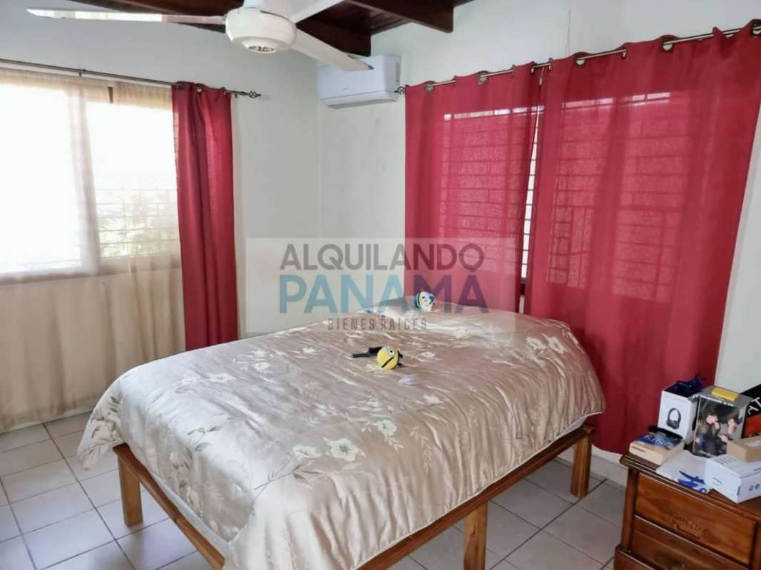 Living and dining open floor with wood finishes house in Betania Panama City