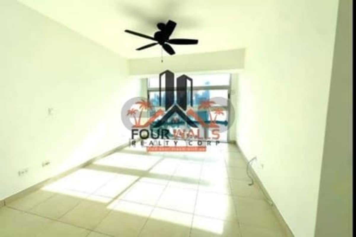 Bright open kitchen with granite countertops and new appliances in PH White Tower Panama