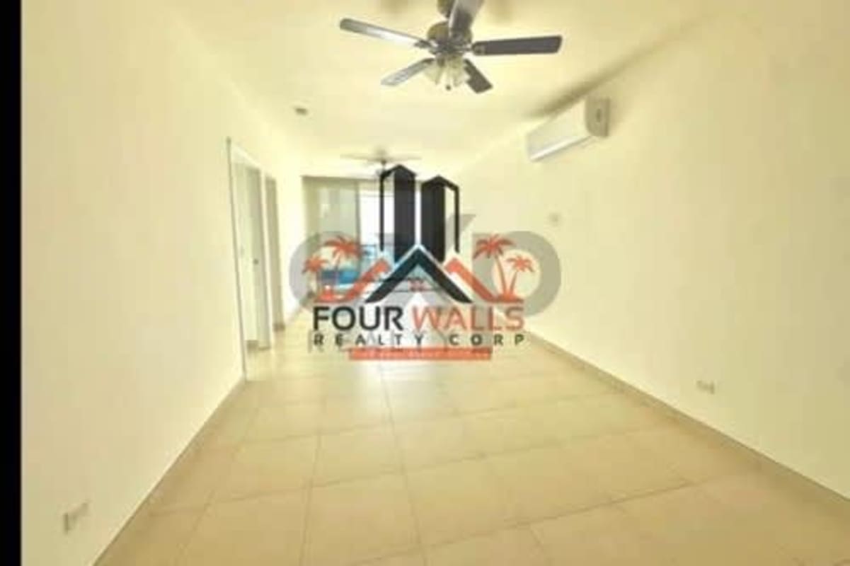 Open-plan living room with ceiling fan and tile floor in PH White Tower Panama City