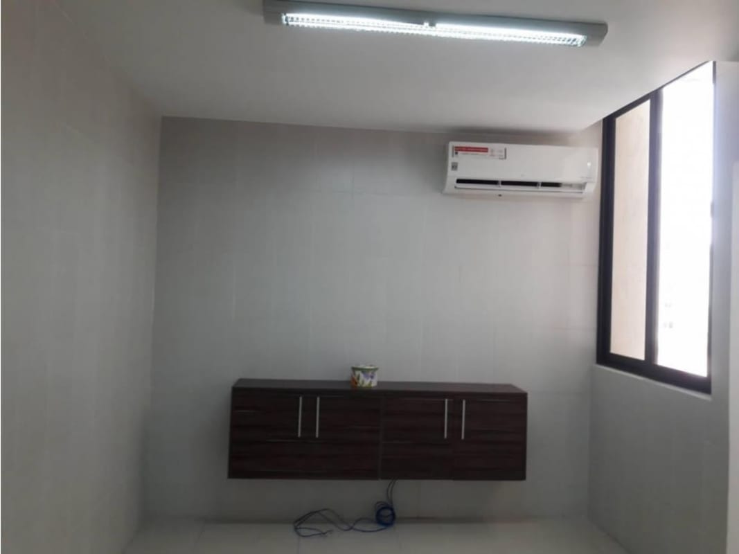 Spacious master bedroom with ensuite bathroom, closet, and AC at PH Brisa Marina Costa del Este Panama City