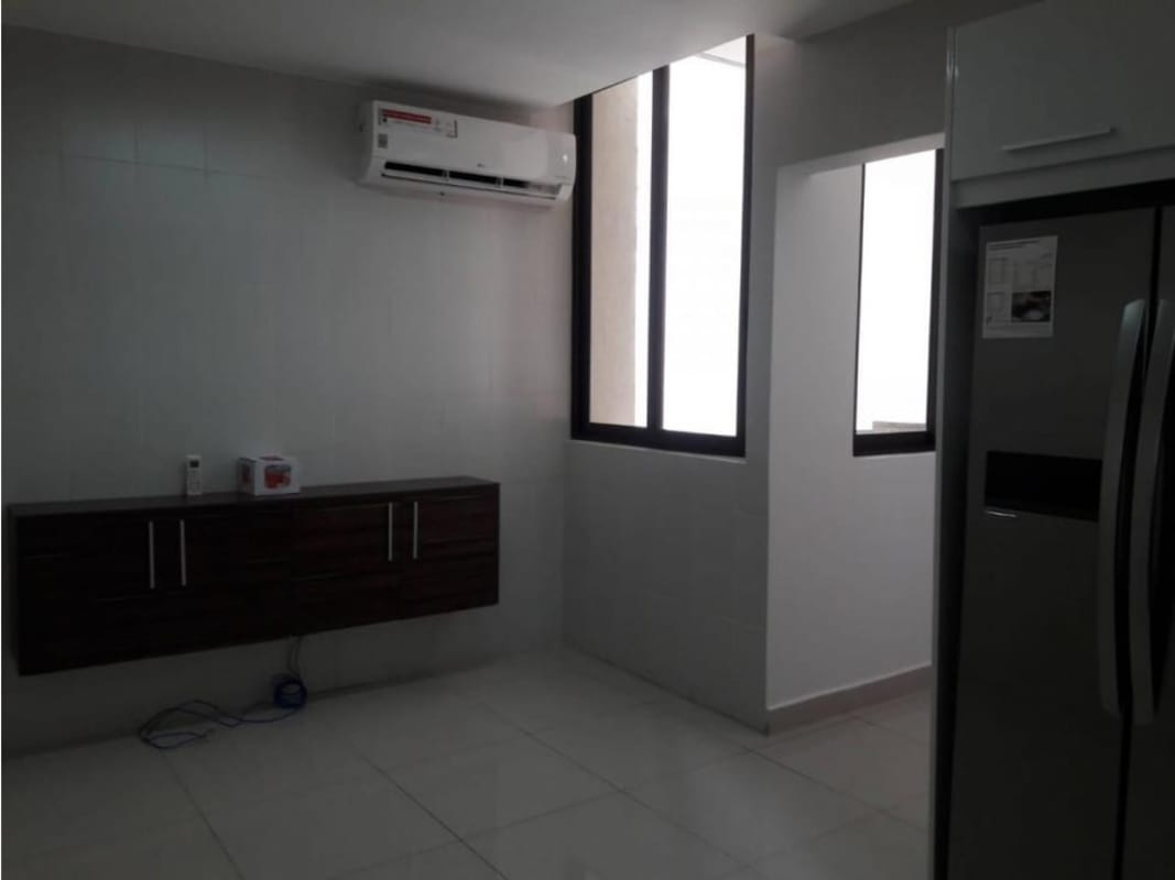 Covered balcony with panoramic city and ocean views in PH Brisa Marina apartment Panama