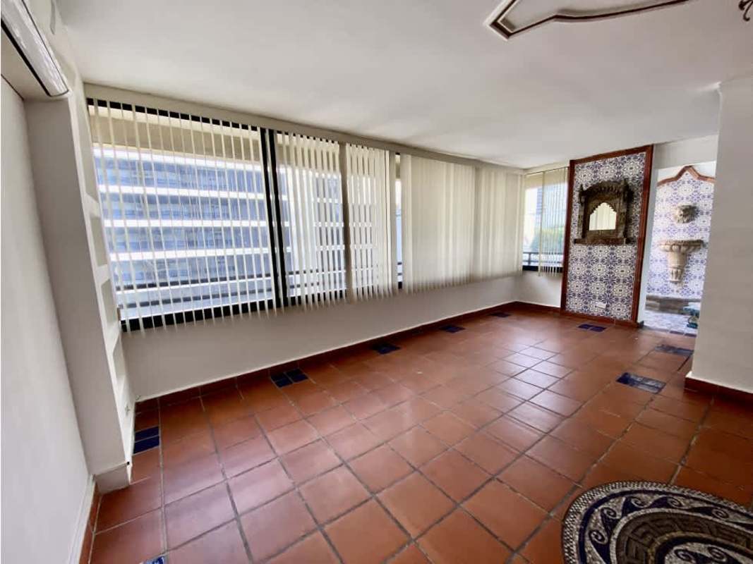 Bright dining room with tile floor and large windows in PH Terrazas de Obarrio