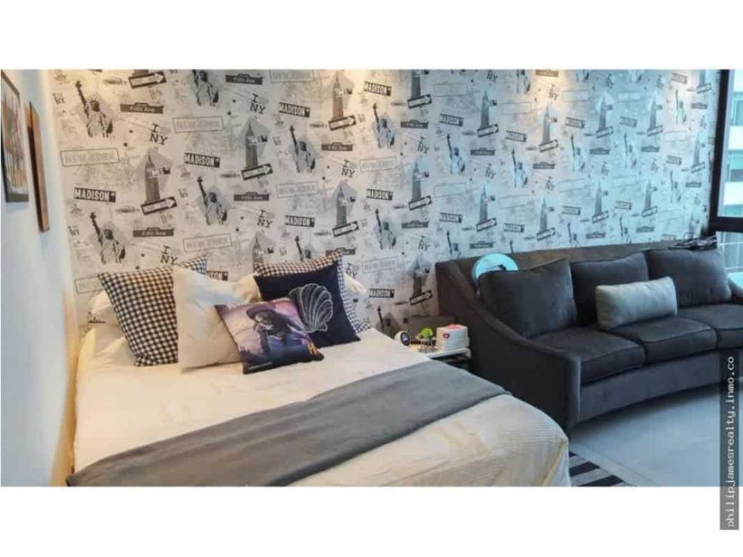 Bedroom with closet, ensuite bathroom and ceiling fan at PH Pacific Bay San Francisco Panama