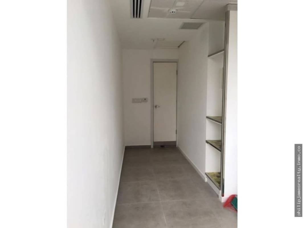 White minimalist hallway with shelves and tile flooring in PH Sortis Hotel unit Obarrio Panama