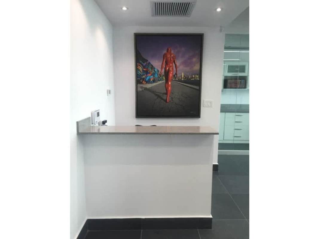 Contemporary reception lounge area with decorative art PH Office 77 in Panama City