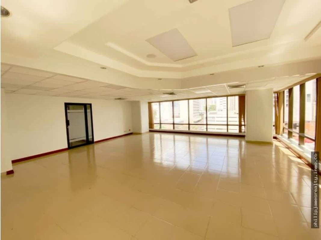 Bright corner office space in PH Vallarino Tower with floor-to-ceiling windows in Panama City