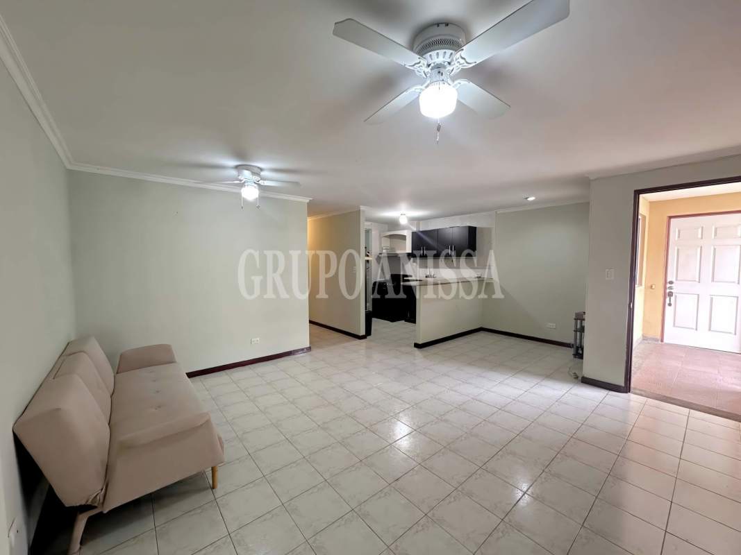 Sun-filled master bedroom with AC unit, ceiling fan and closet in PH Metropark Panama