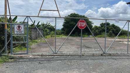 Secured metal gate with fenced boundary in industrial commercial warehouse for rent Panama Oeste