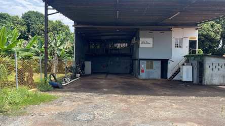 Industrial workspace with metal canopy in warehouse facility for rent in Panama Oeste