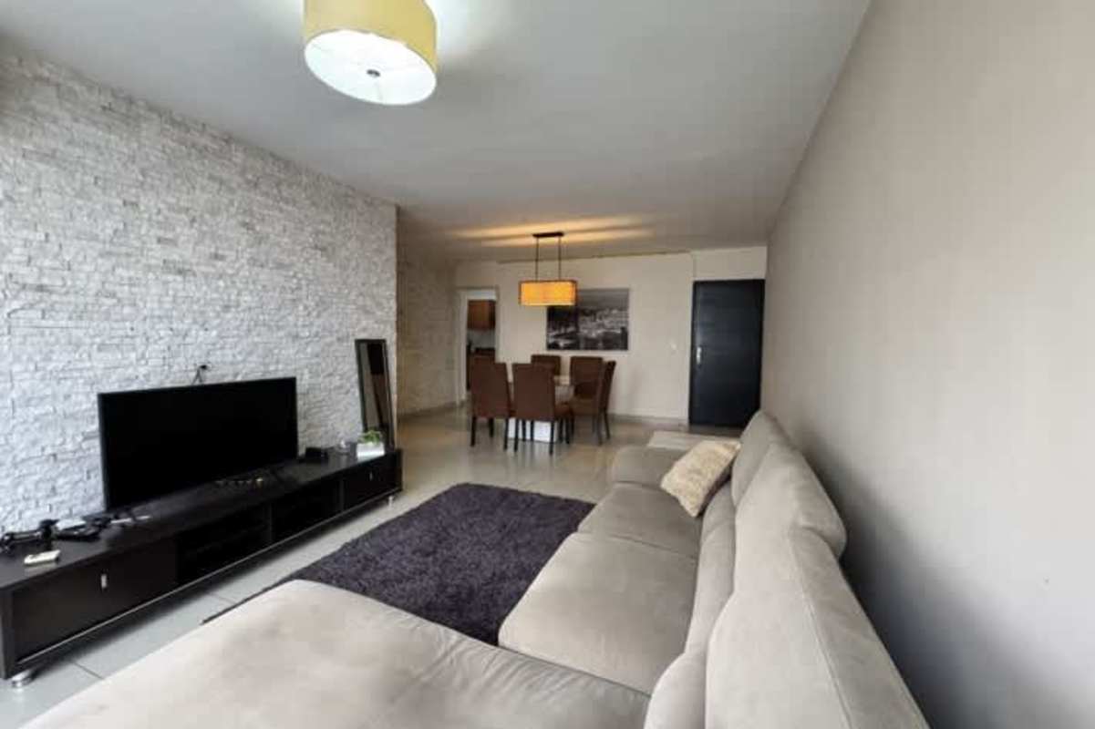 Equipped kitchen granite counters appliances wood cabinets PH San Francisco Bay Panama