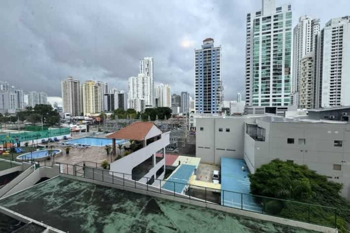 City skyline pool recreation area PH San Francisco Bay Panama furnished condo