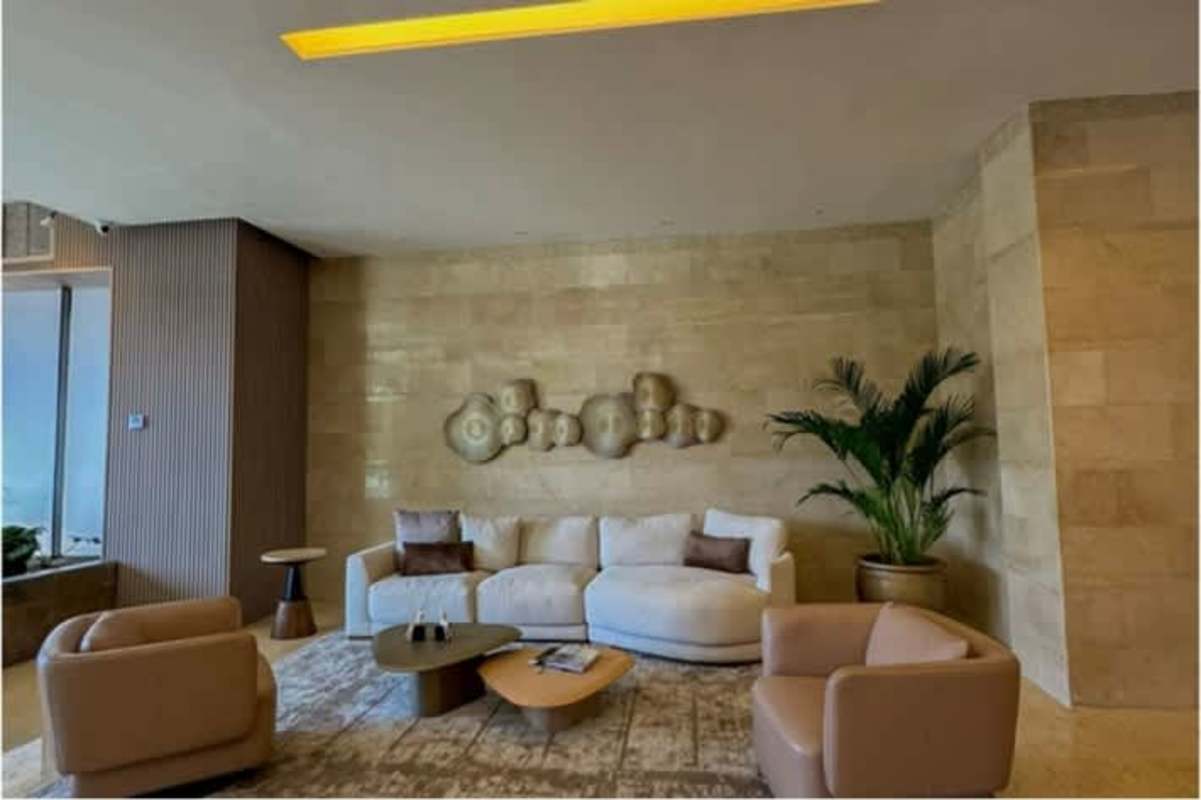 Bright kitchen with granite countertops, imported cabinetry in PH Condesa del Mar Avenida Balboa Panama