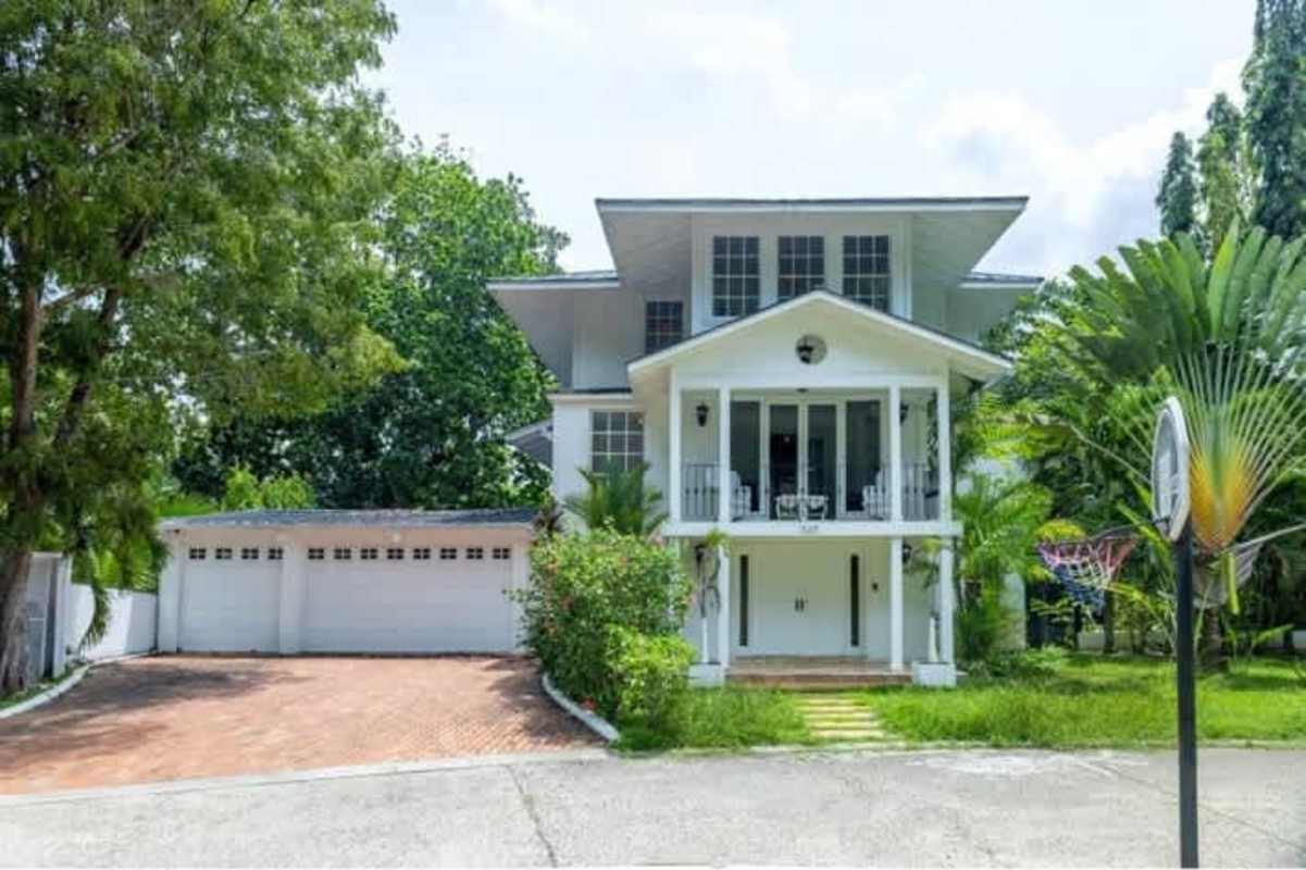 Colonial revival facade of Casa Gorgas with balcony, porch and attached garage in Panama City
