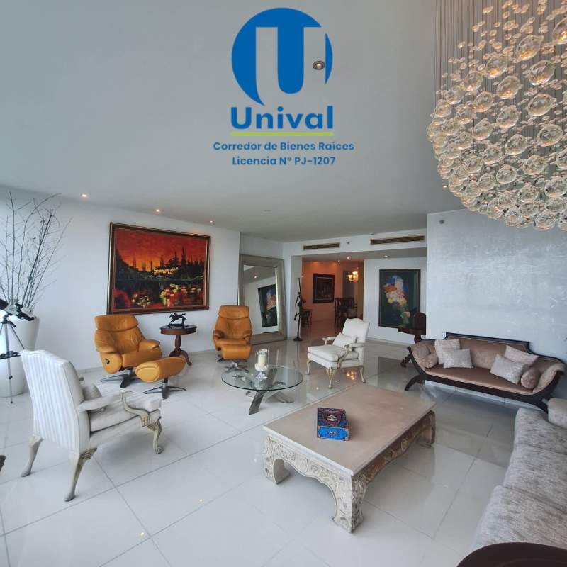 Spacious living area with elegant furniture and ocean views in PH Altamar del Este Costa del Este