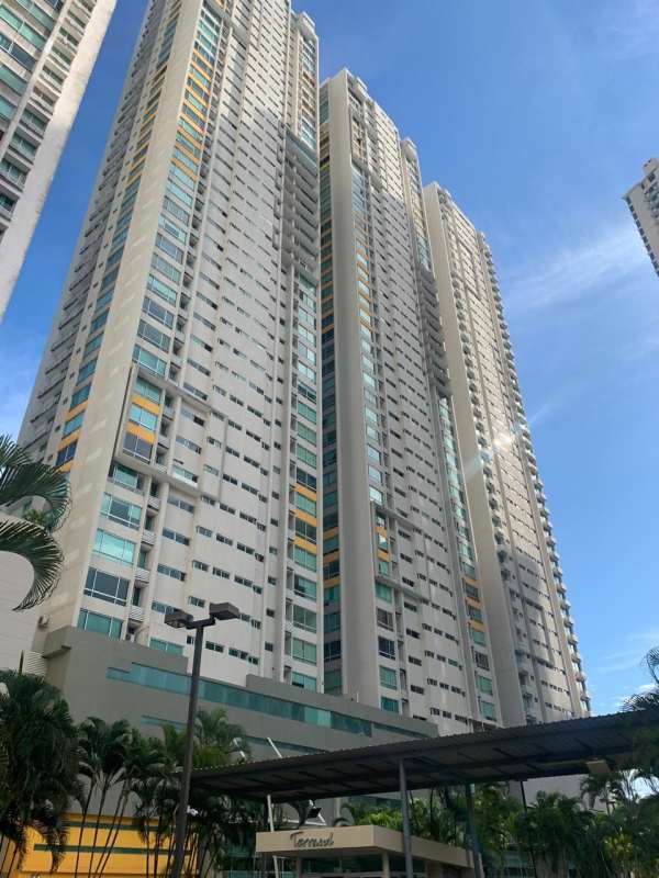 Stylish modern kitchen with granite countertops and window PH Terrasol Panama City