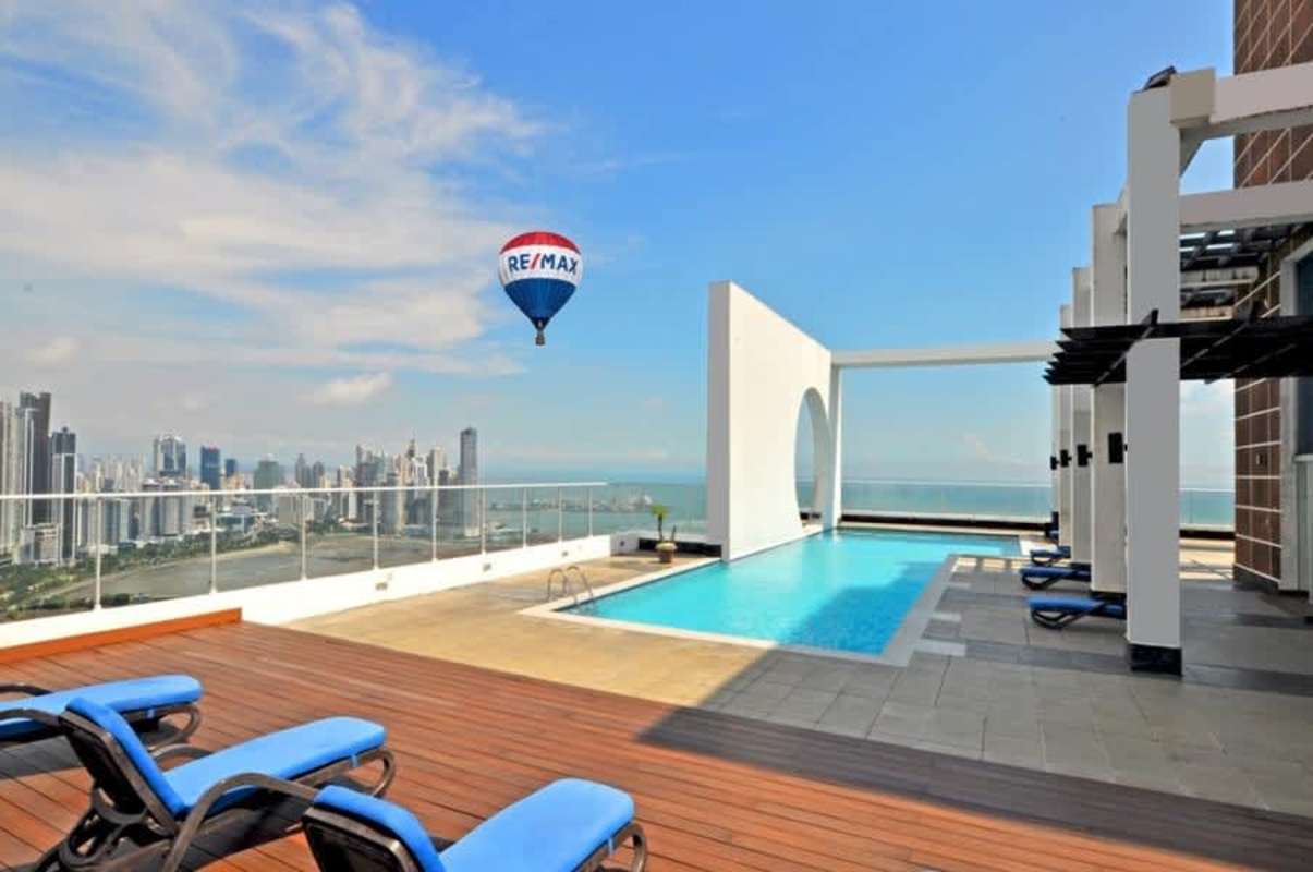 Balcony with blue ocean and Panama City skyline views at Renaissance Tower Avenida Balboa