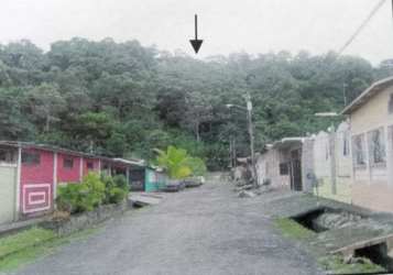 Residential street near large land parcel Cativá Colón with greenery backdrop