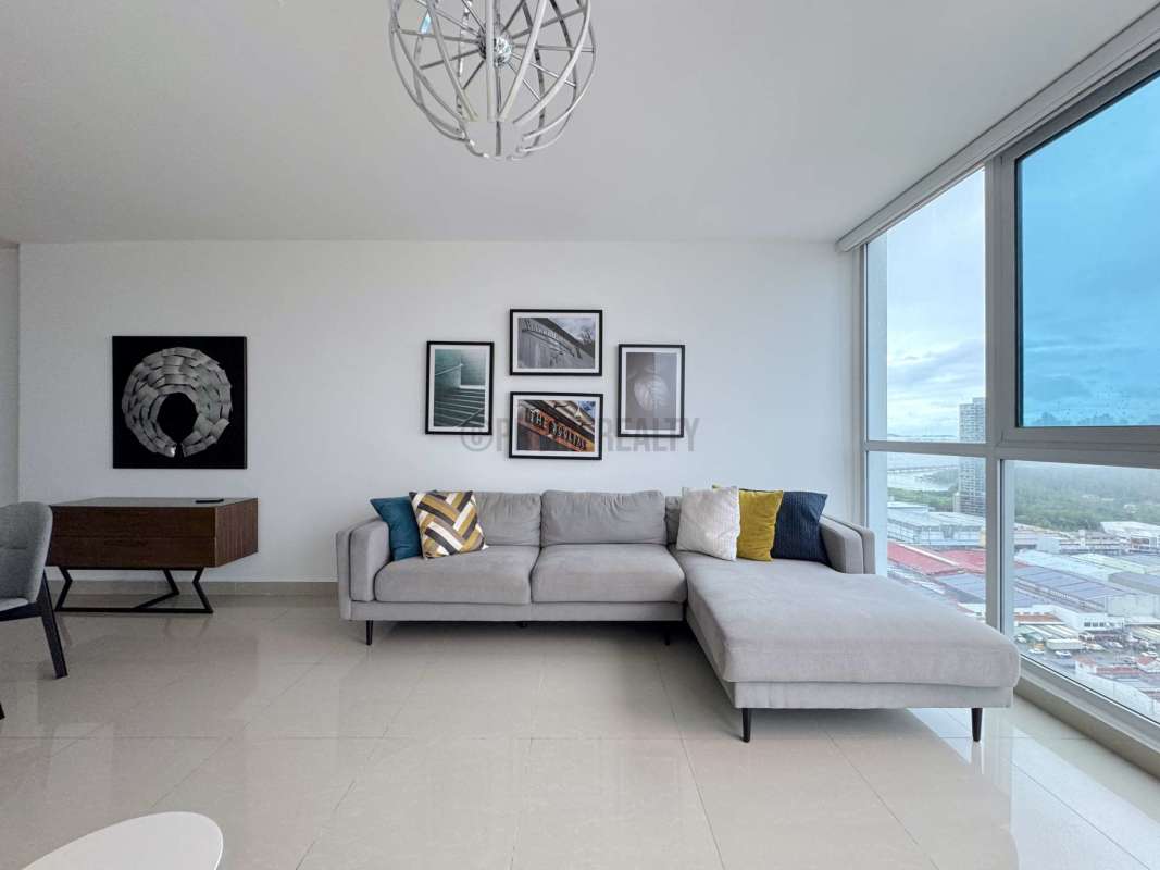 Primary bedroom with large window, built-in closet and AC in PH Costa del Este Panama