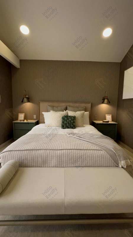 Bathroom with glass shower, granite sink counter, light beige tiles in Paseo del Norte townhouse Panama
