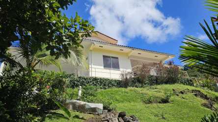 3BR Mountain View Home with Balcony in Altos del María