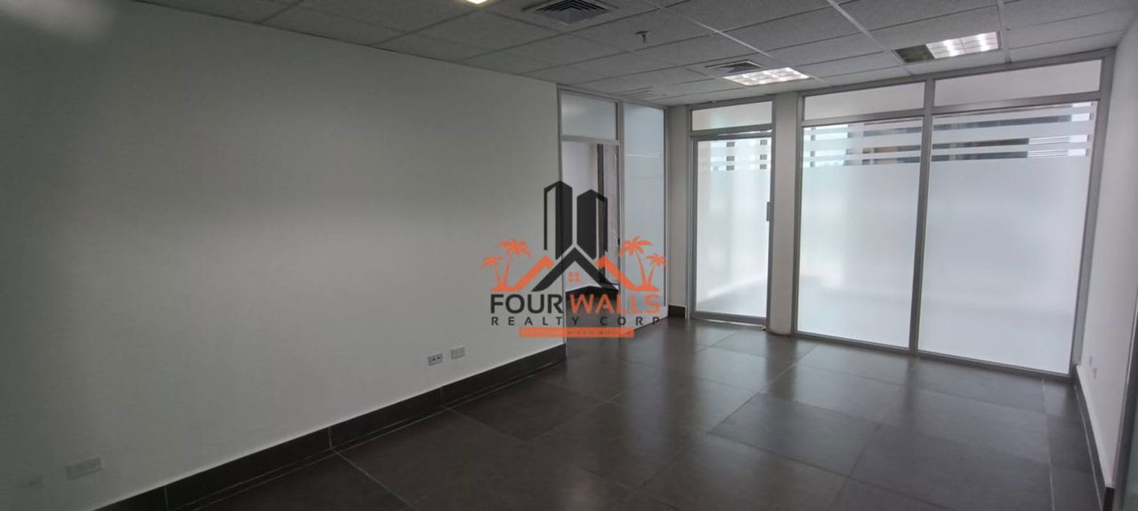 Spacious commercial office with glass enclosed divisions PH Twist Obarrio Panama