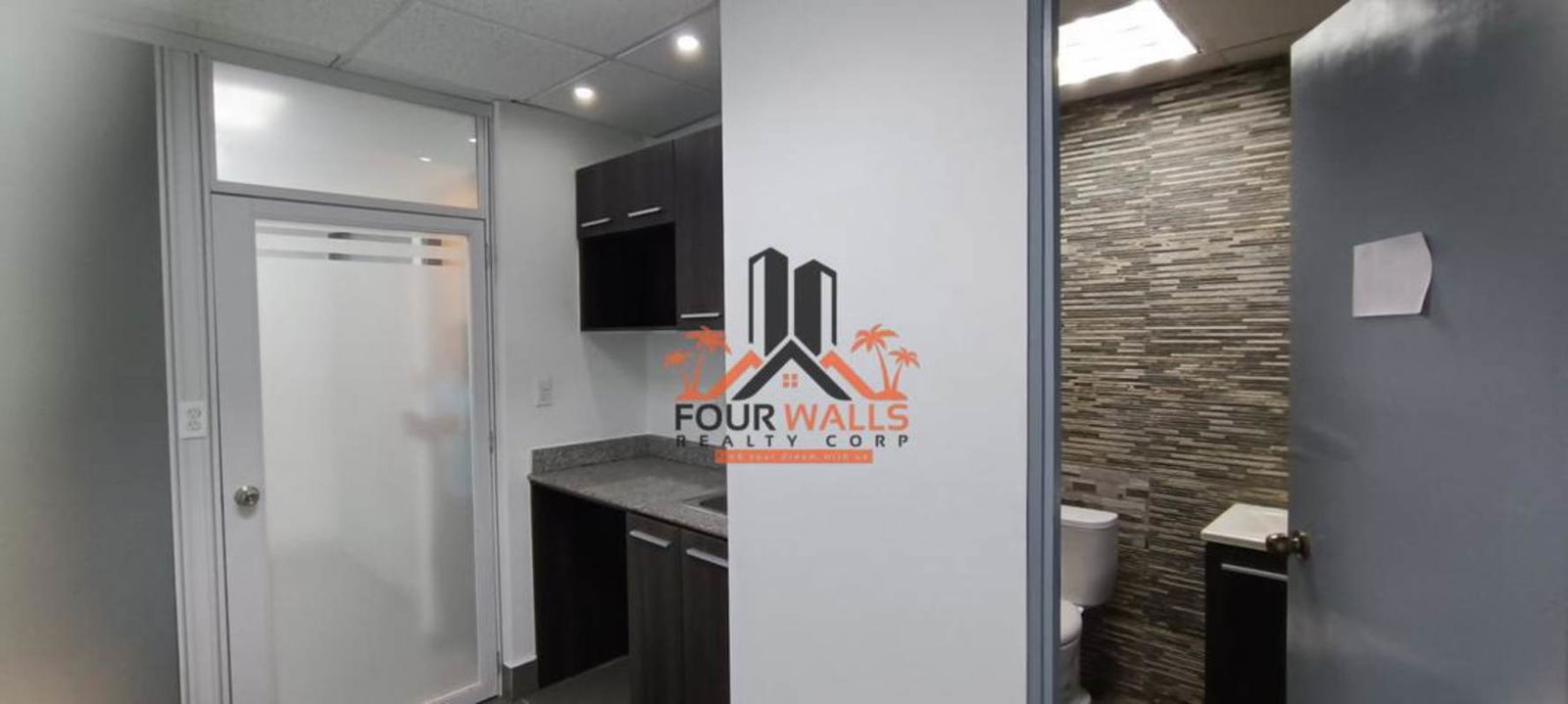 Flexible workspace with frosted glass partitions in PH Twist Tower Obarrio Panama