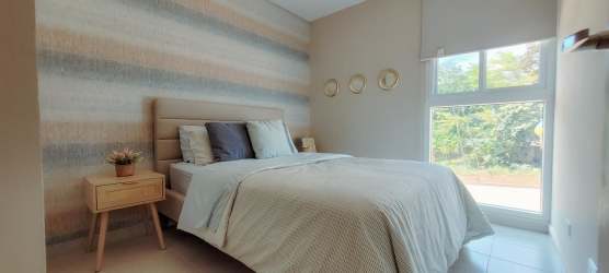 Modern compact kitchen and dining with blue accent wall in PH Valle del Río Panama Oeste