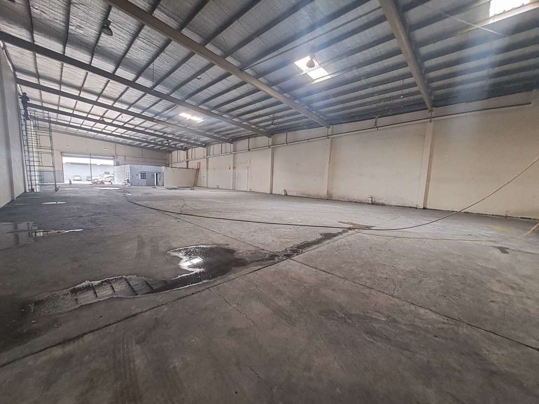 Spacious warehouse with built-in office cabins inside Panama City's Costa del Este industrial park