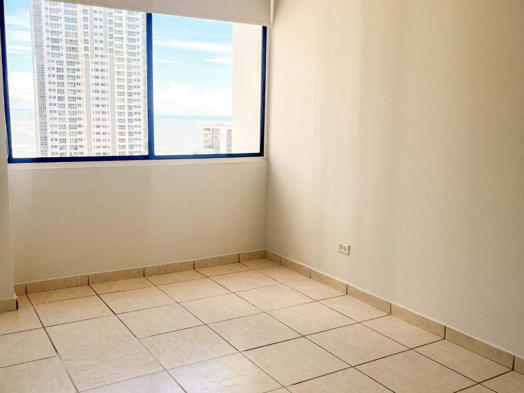 Bedroom with large window and skyline view PH Coco del Mar Panama