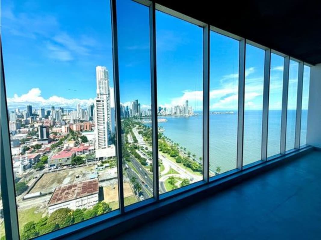 Floor-to-ceiling windows with panoramic ocean and skyline views PH Balboa Office Center Panama City