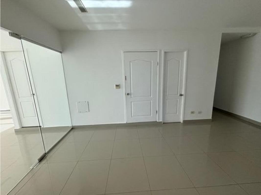 Versatile space for conference or partition offices in PH Office 77 Panama City