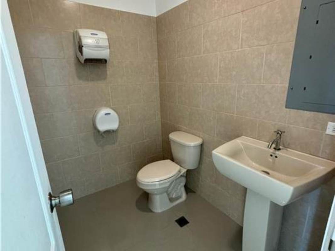 Glass door private office space with window PH Office 77 Panama