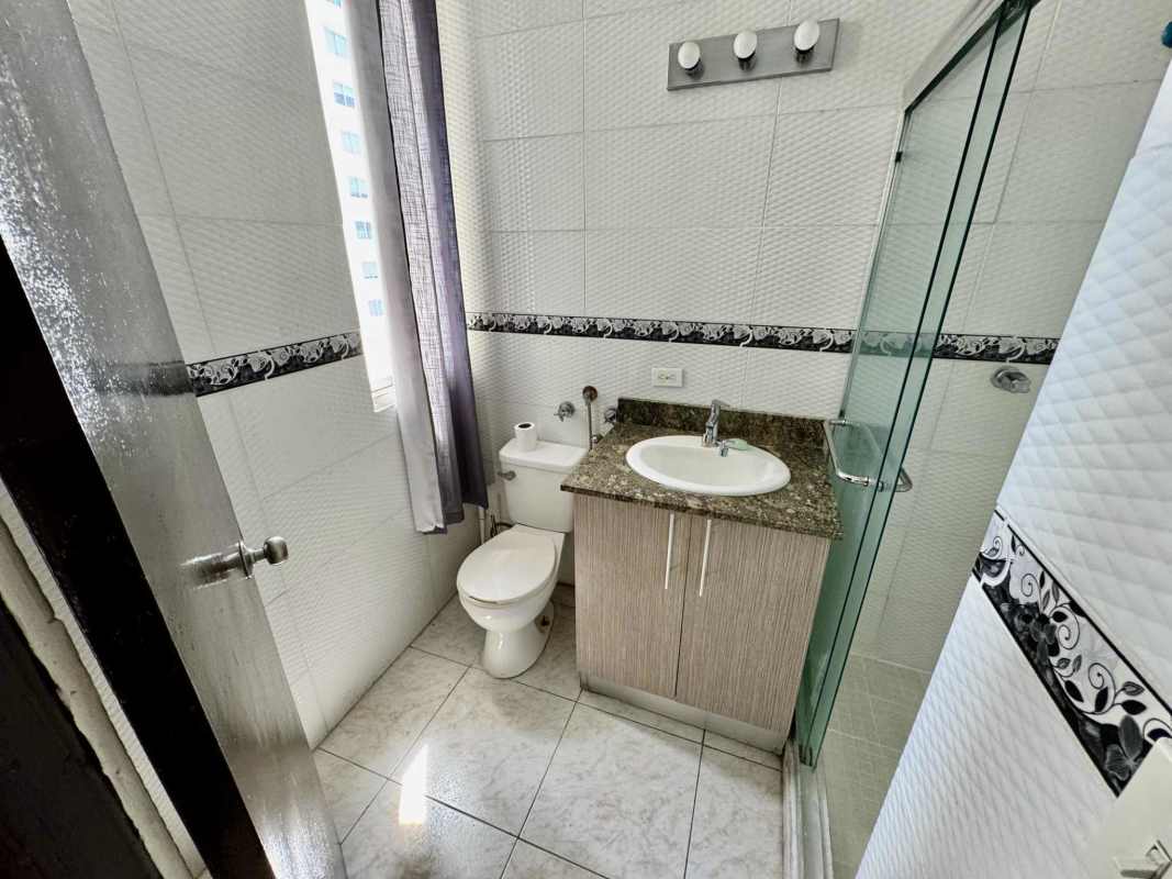 Spacious bedroom with built-in closet, city view window in PH Deveaux San Francisco Panama